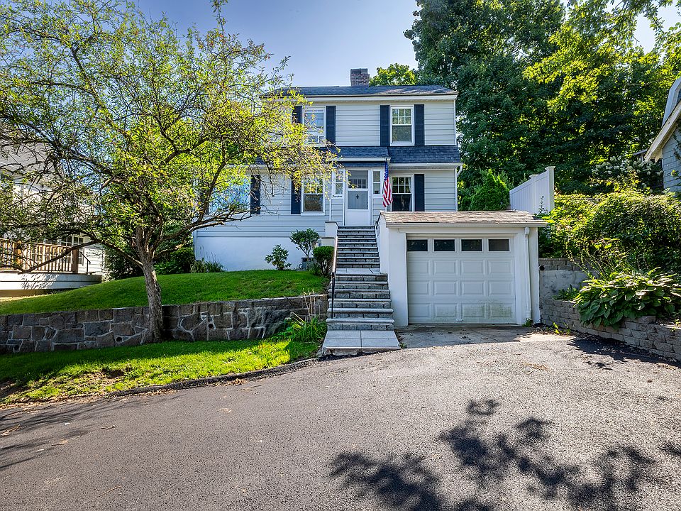 Welcome to 14 Edna Street, located at the end of a dead-end street, and walking distances to shops and White Plains Train Station!
