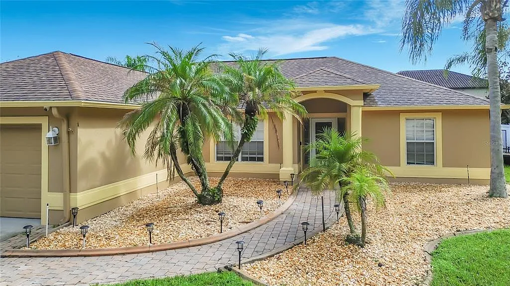 3 bed, 2.0 bath, 1686 sqft, $3,200 — Photo 1