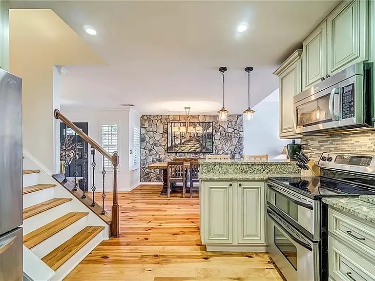 213 Lakeside Dr — Photo 12