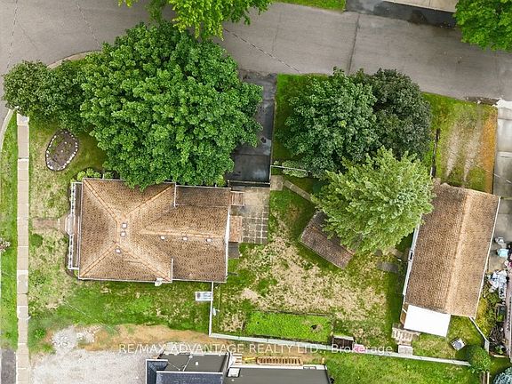 4th image of 22383 Adelaide Rd