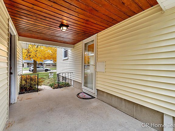 4th image of 3955 Navaho St SW