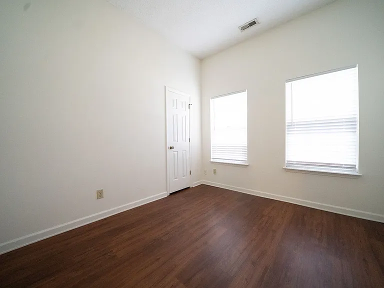 8219 Brynmar Dr — Photo 12
