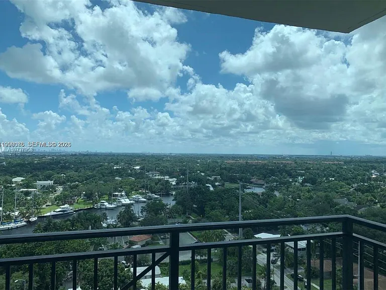 610 W Las Olas Blvd #1611N — Photo 3