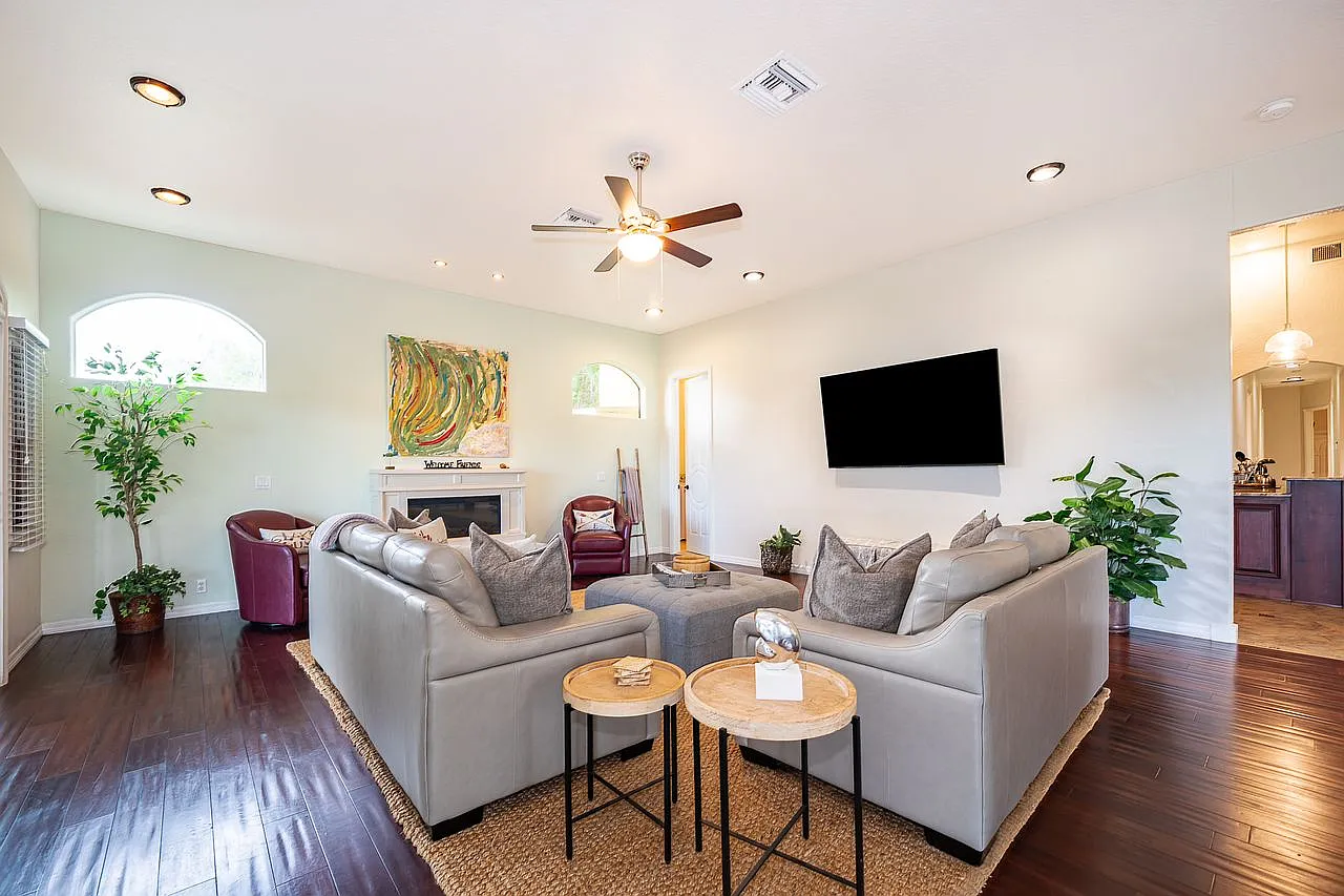 3 bed, 2750 sqft, $3,699 — Photo 4
