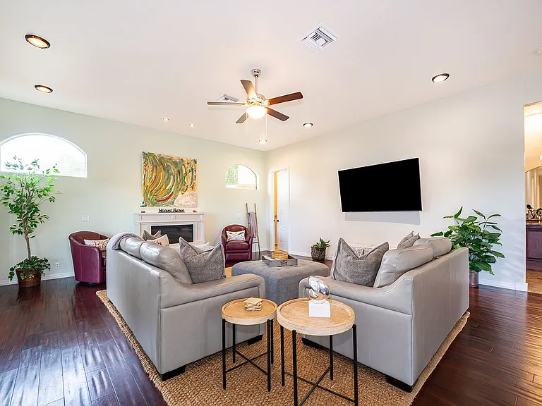 2339 Neptune Rd — Photo 4