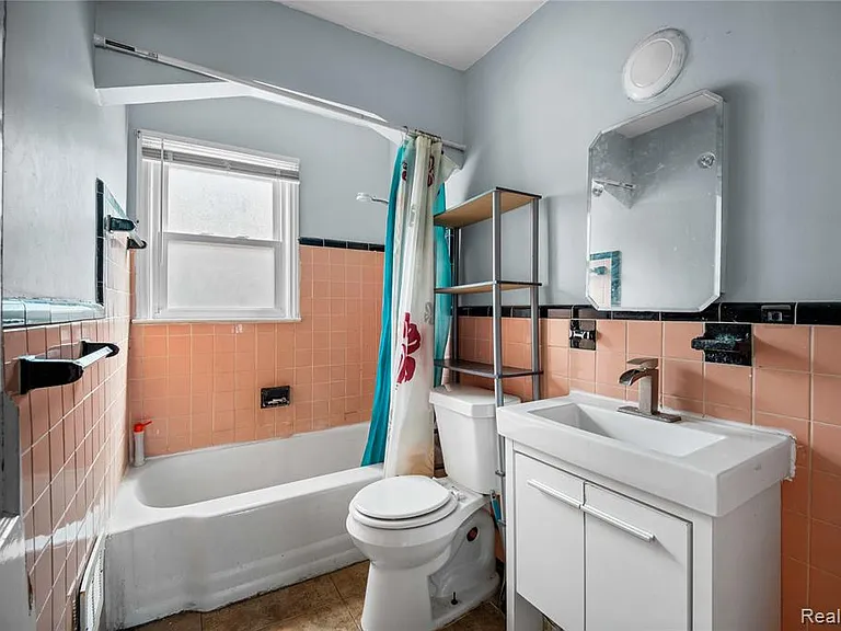 4049 Williams St — Photo 8