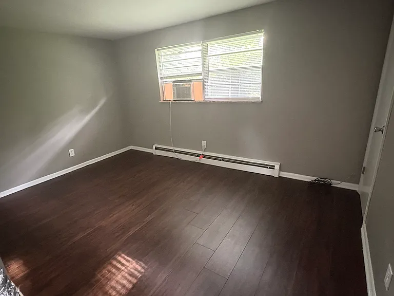 847 Riverside Dr — Photo 13