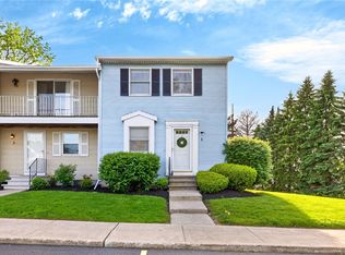 1 Southfield Dr, Webster, NY 14580