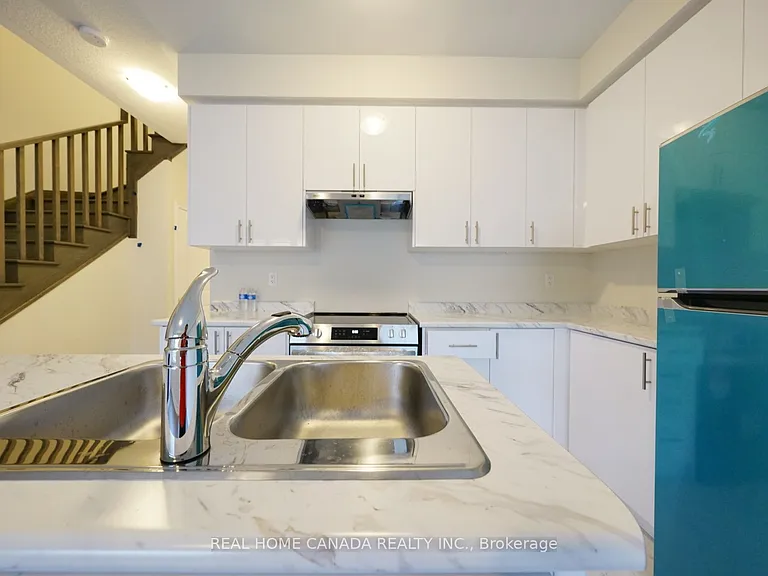 24 Durham Ave — Photo 10