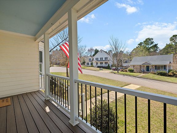 3rd image of 805 Old Ash Ct