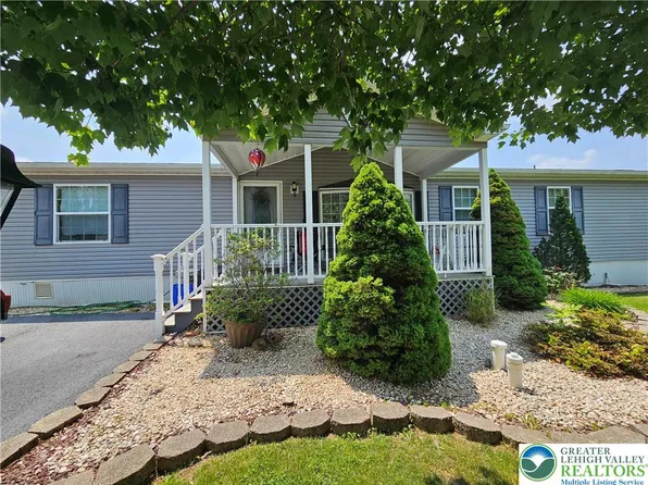 4181 Independence Ln, Walnutport, PA 18088