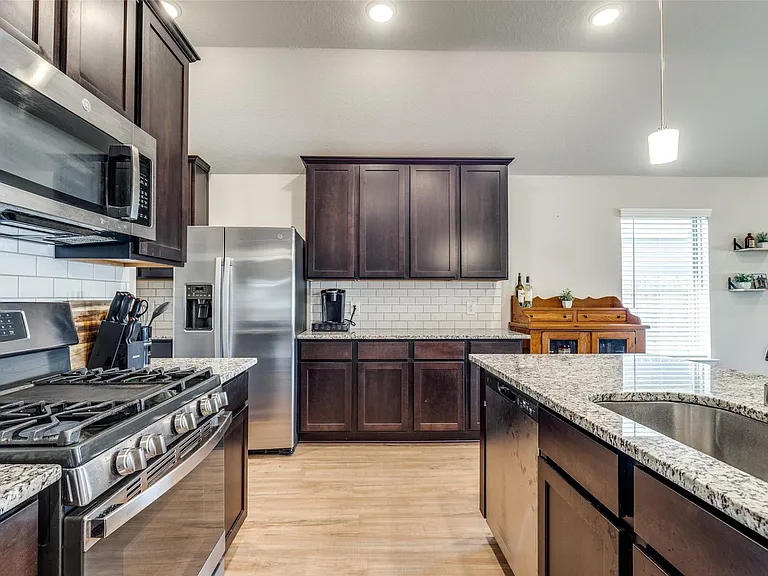 949 Gentle Moss Dr — Photo 23