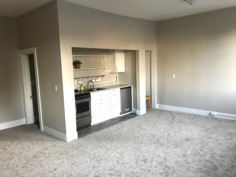 143 N Jackson St — Photo 2
