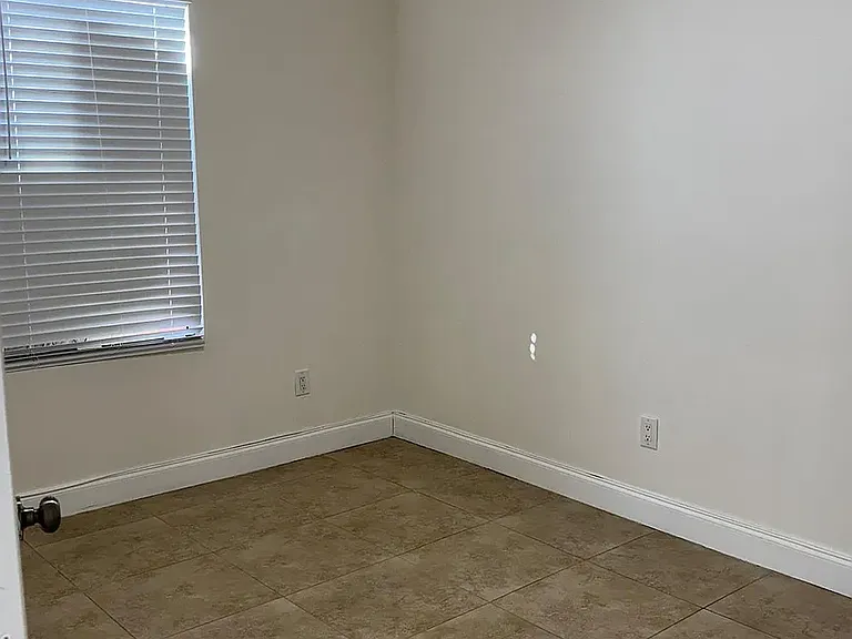 1129 SW 10th St #1 — Photo 17