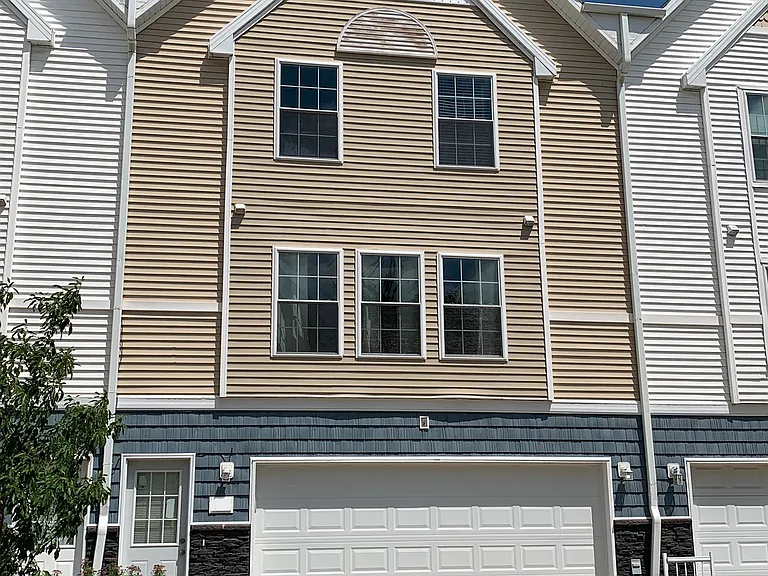 1145 SE Village View Ln — Photo 1