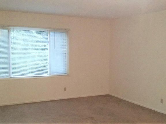 3rd image of 2006 NW Hickory Ln APT 6