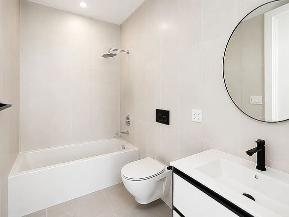5th image of 135 Moffat St #2R