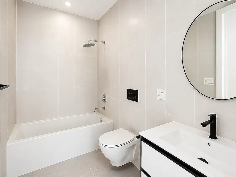 135 Moffat St #2R — Photo 5