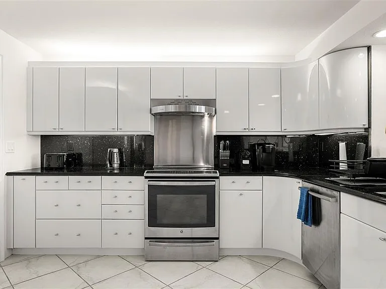 1750 Benjamin Franklin Dr #8D — Photo 8