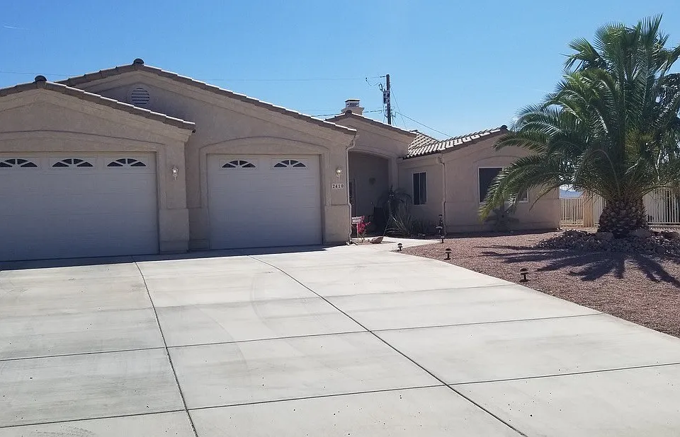 2410 Hillview Dr