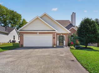 8112 Legacy Ln, Knoxville, TN 37919
