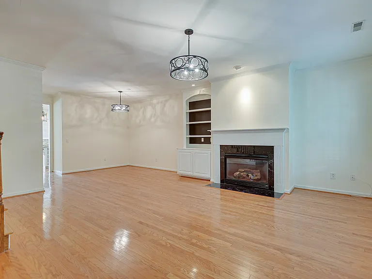 88 Pearl St — Photo 11