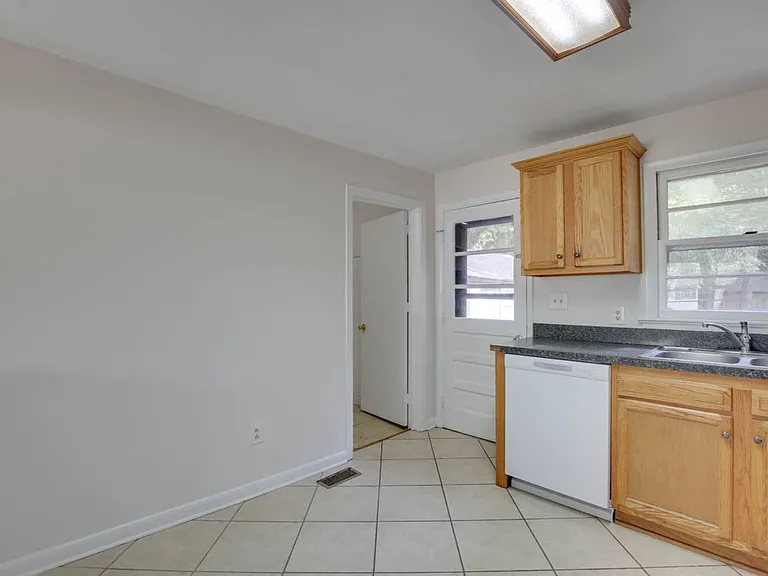 106 Woodhaven Rd — Photo 11