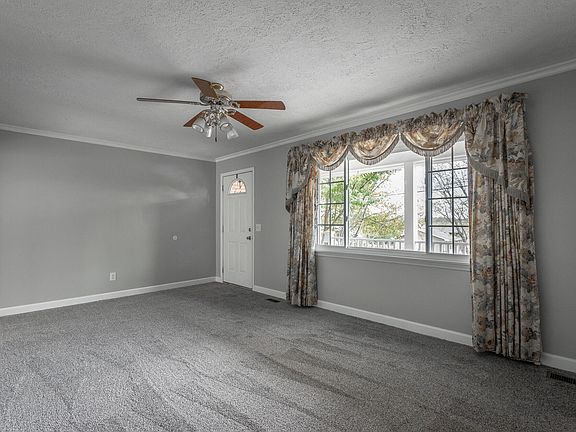 3rd image of 134 Laurelwood Cir