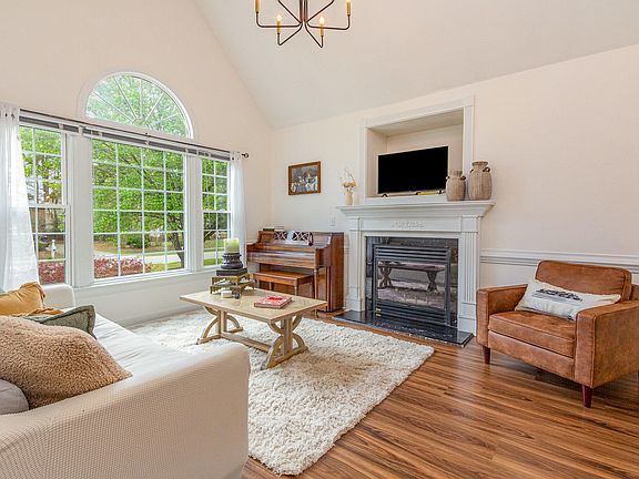 3rd image of 318 Blanchard Rd