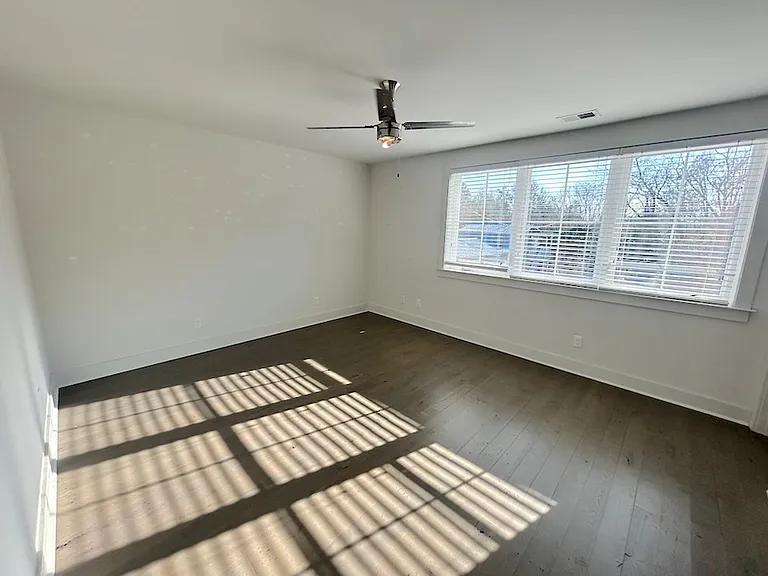 1212 E Broad St — Photo 17