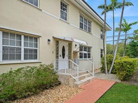 237 Madeira Ave, Coral Gables, FL