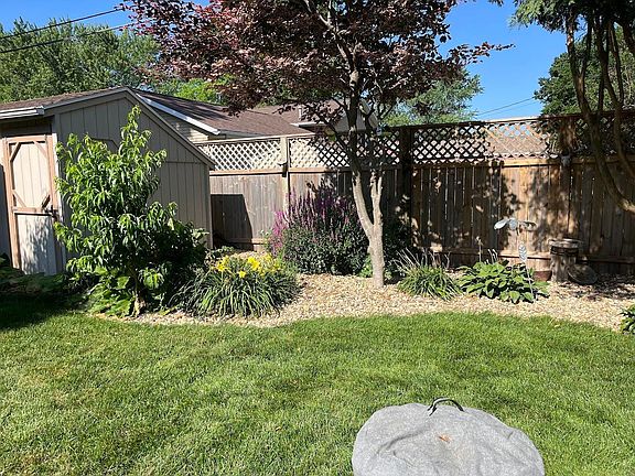4th image of 1310 Lilac Ln