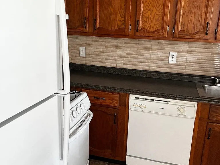 Shawomet Gardens Apartments — Photo 30