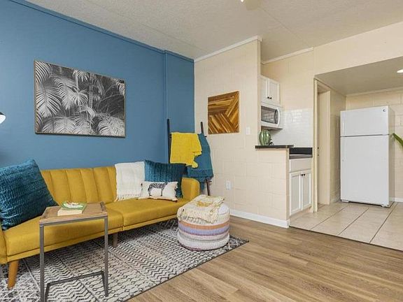 Studio Living Room/Bedroom