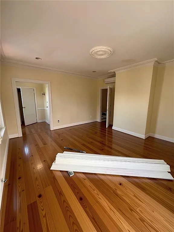 3 bed, 1.0 bath, 1287 sqft, $2,700 — Photo 3