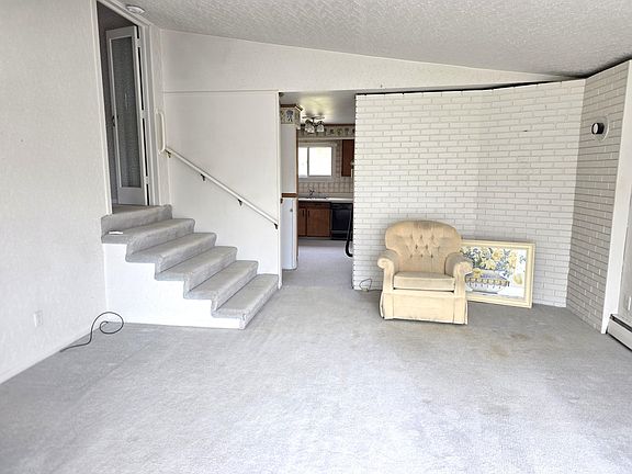 3rd image of 476 N Jefferson St