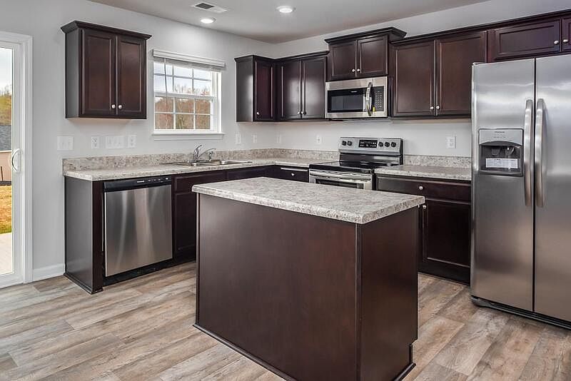 1st image of 125 Saddlehorse Ln