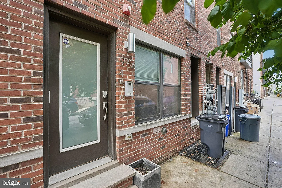 Building Photo - 970 N Marshall St #4