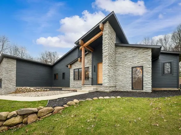 1600 Stonecreek Dr, Niles, MI 49120