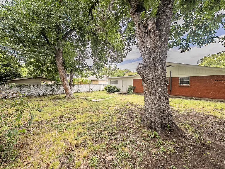 Glenhaven Dr — Photo 38