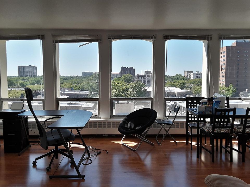 1st image of 1400 E 55th St #812S