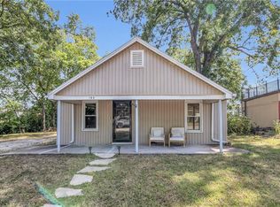 105 SW 10th St, Oak Grove, MO 64075