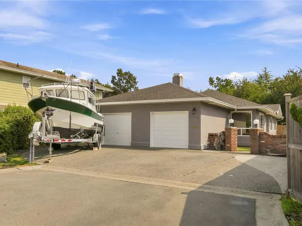 1101 Berkeley Pl, Saanich, BC V8X 2G2