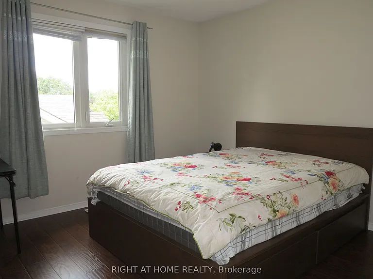 35 Moraine Cres — Photo 21