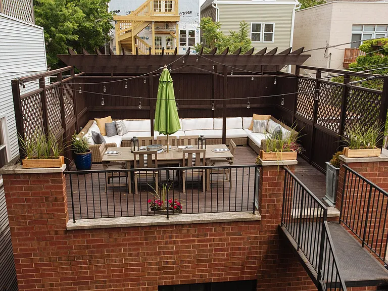 2635 N Marshfield Ave — Photo 10
