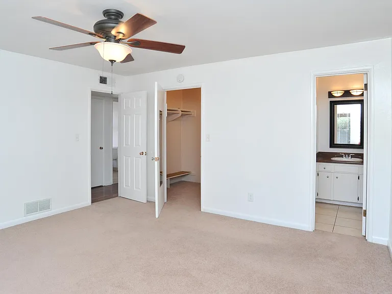 5842 E 4th St — Photo 26