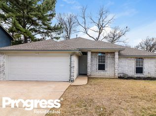 527 W Crossland Blvd, Grand Prairie, TX 75052