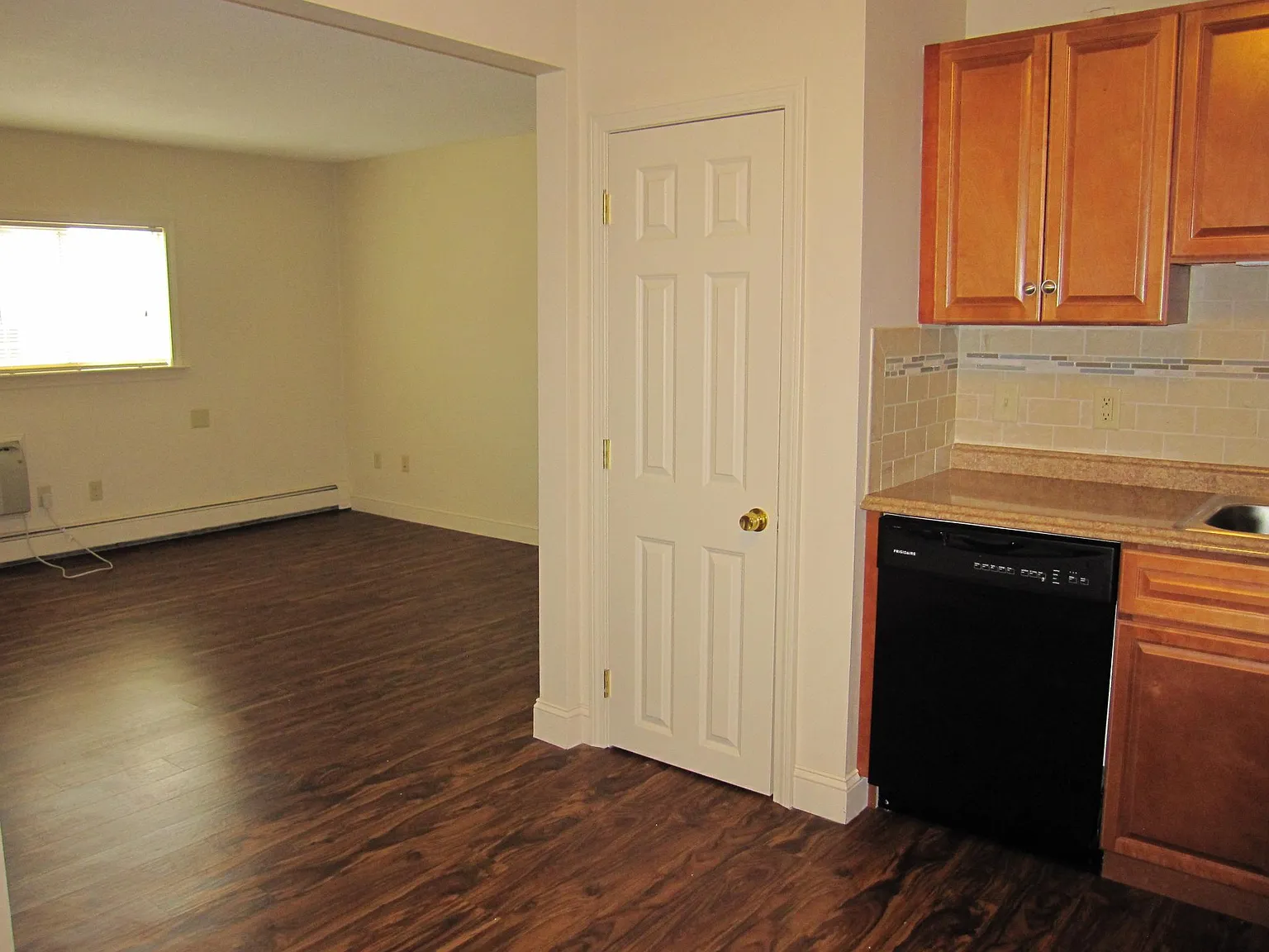 2 bed, 825 sqft, $2,100 — Photo 4
