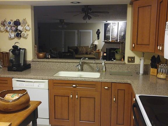 4th image of 3958 Meadowview Dr N