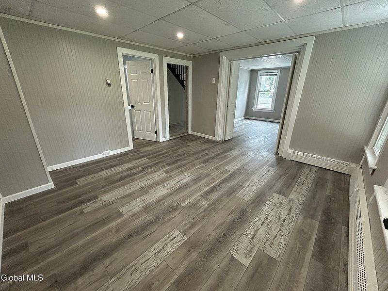 5th image of 155 Maple Avenue